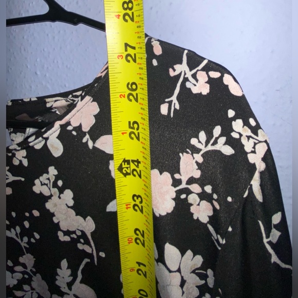 Women’s Karl Lagerfeld floral blouse 1X - Picture 8 of 10